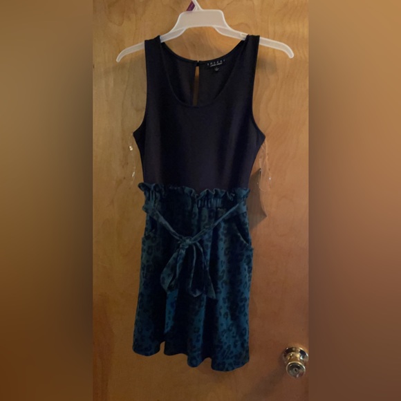 Paper bag style dress - Picture 6 of 7